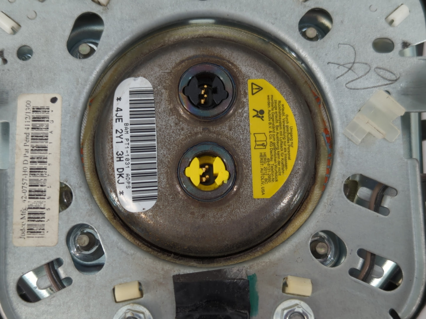 2013-2019 Dodge Journey Air Bag Driver Left Steering Wheel Mounted Fits Fits 2013 2014 2015 2016 2017 2018 2019 OEM Used Auto Parts - Oemusedautoparts1.com