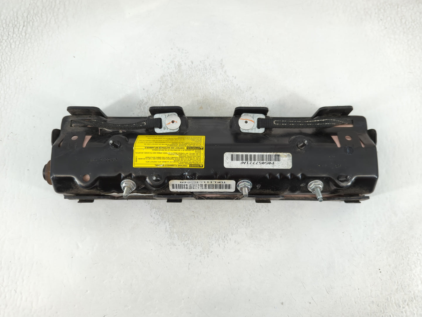 2014-2016 Chrysler Town & Country Air Bag Driver Left Knee OEM P/N:05057850AI Fits Fits 2014 2015 2016 2017 2018 OEM Used Auto Parts - Oemusedautoparts1.com