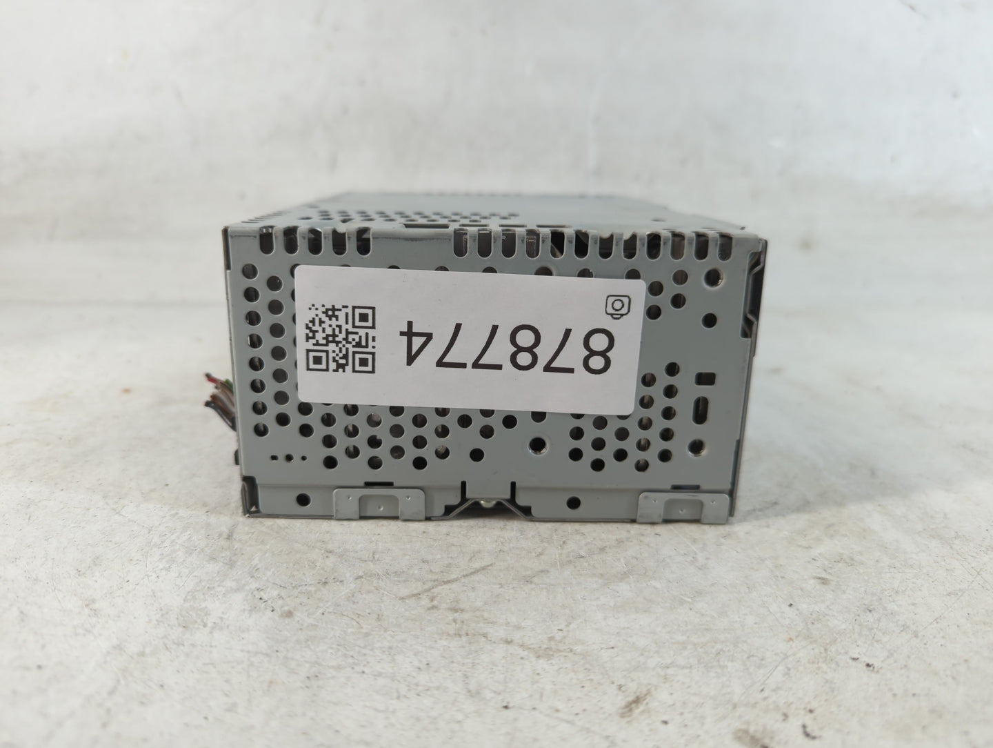 2016-2017 Ford Explorer Radio AM FM Cd Player Receiver Replacement P/N:GB5T-19C107-BF Fits Fits 2016 2017 OEM Used Auto Parts - Oemusedautoparts1.com