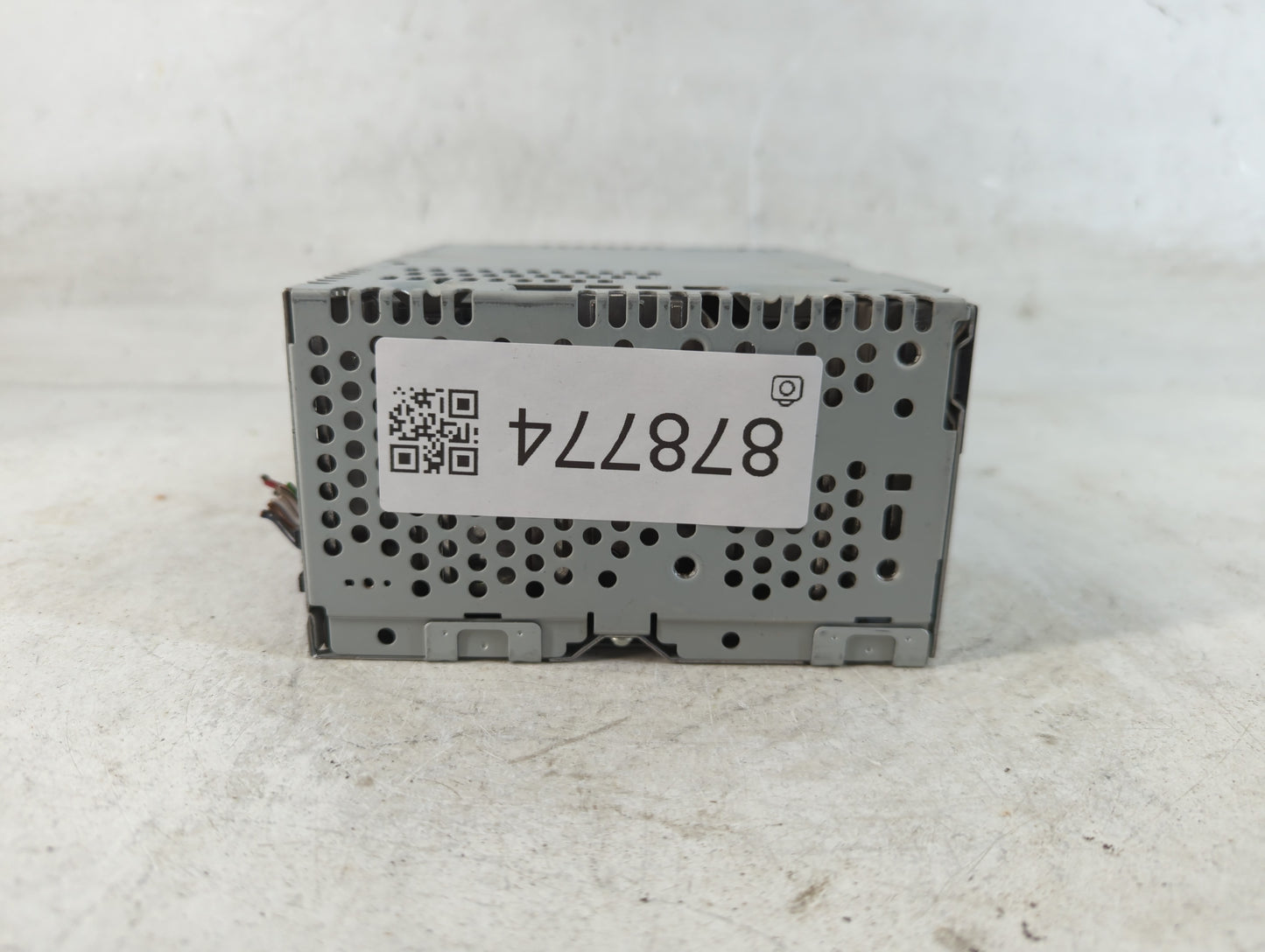 2016-2017 Ford Explorer Radio AM FM Cd Player Receiver Replacement P/N:GB5T-19C107-BF Fits Fits 2016 2017 OEM Used Auto Parts - Oemusedautoparts1.com