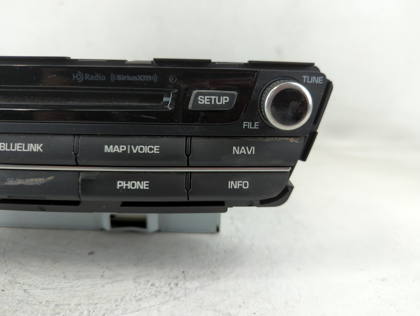 2017 Genesis G80 Radio AM FM Cd Player Receiver Replacement P/N:96560-B1ED04X Fits OEM Used Auto Parts - Oemusedautoparts1.com