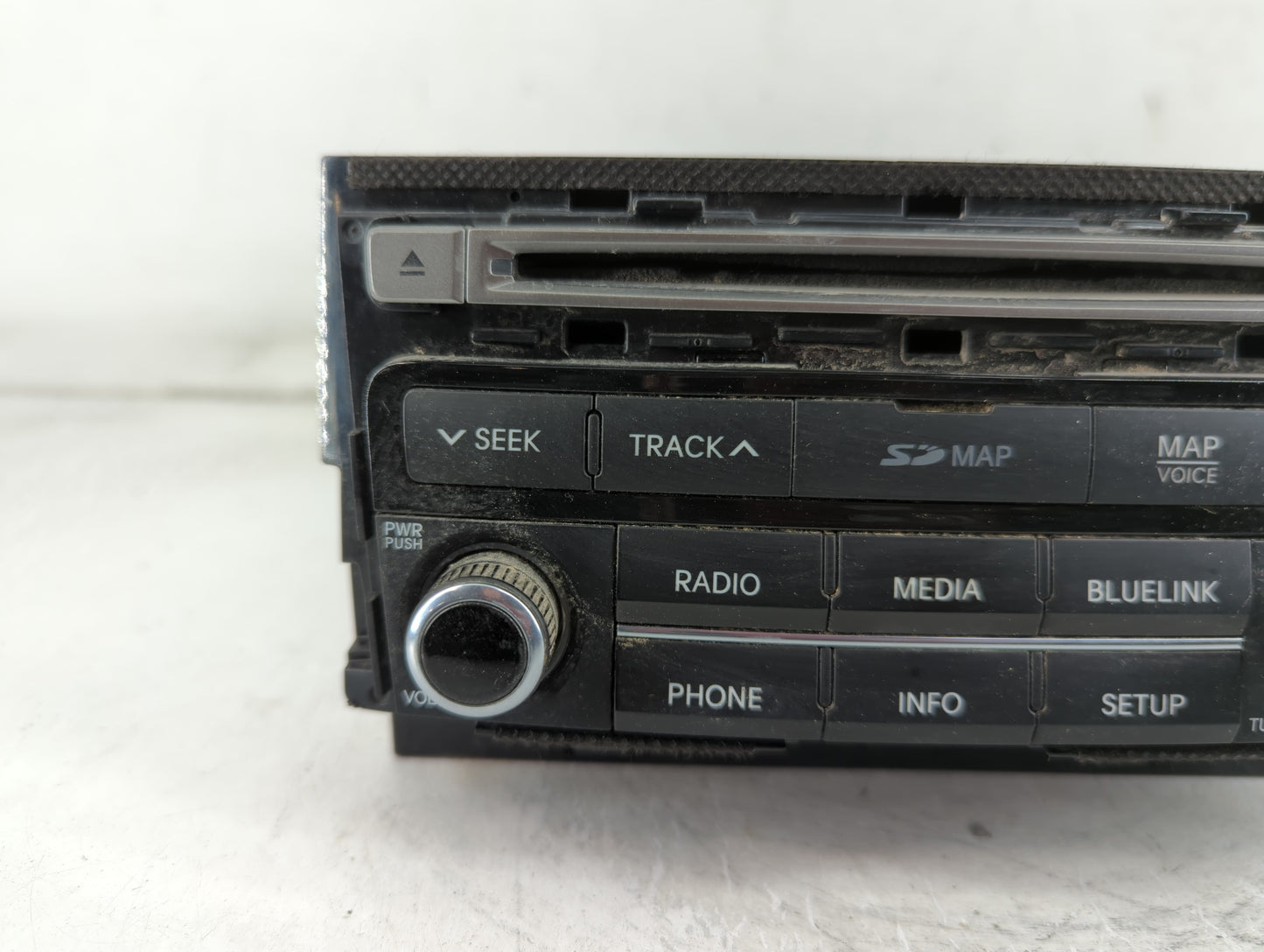 2015-2017 Hyundai Azera Radio AM FM Cd Player Receiver Replacement P/N:96560-3V530VD4 Fits Fits 2015 2016 2017 OEM Used Auto Parts - Oemusedautoparts1.com