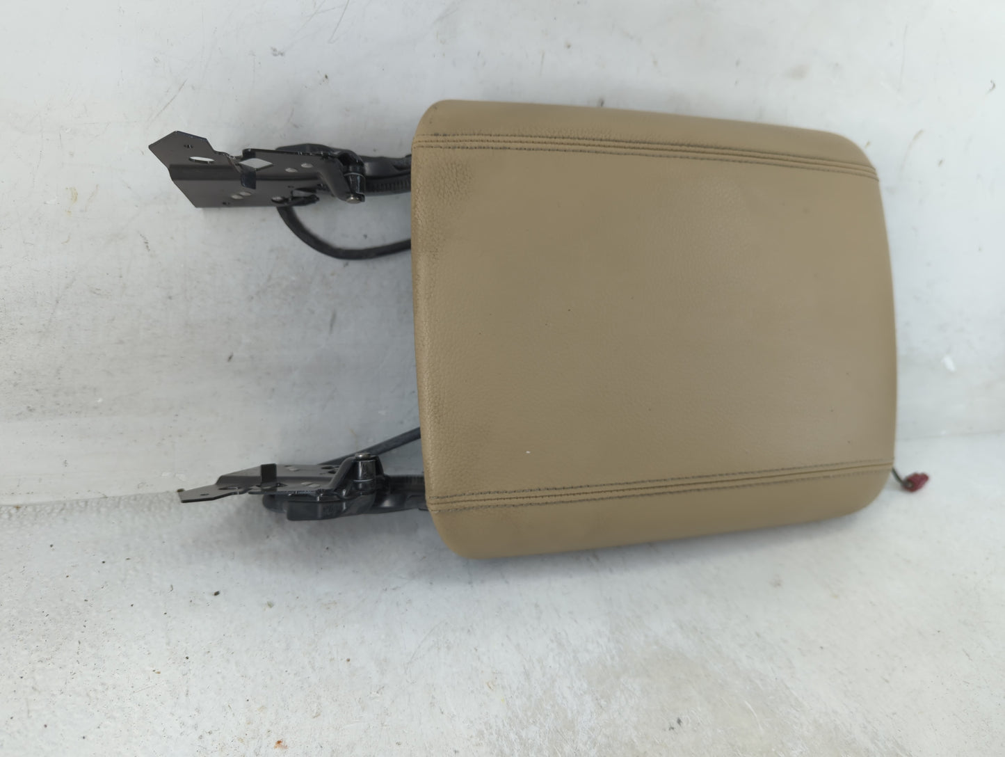 2008 Mercedes-Benz R350 Center Console Armrest Cover Lid Fits OEM Used Auto Parts - Oemusedautoparts1.com