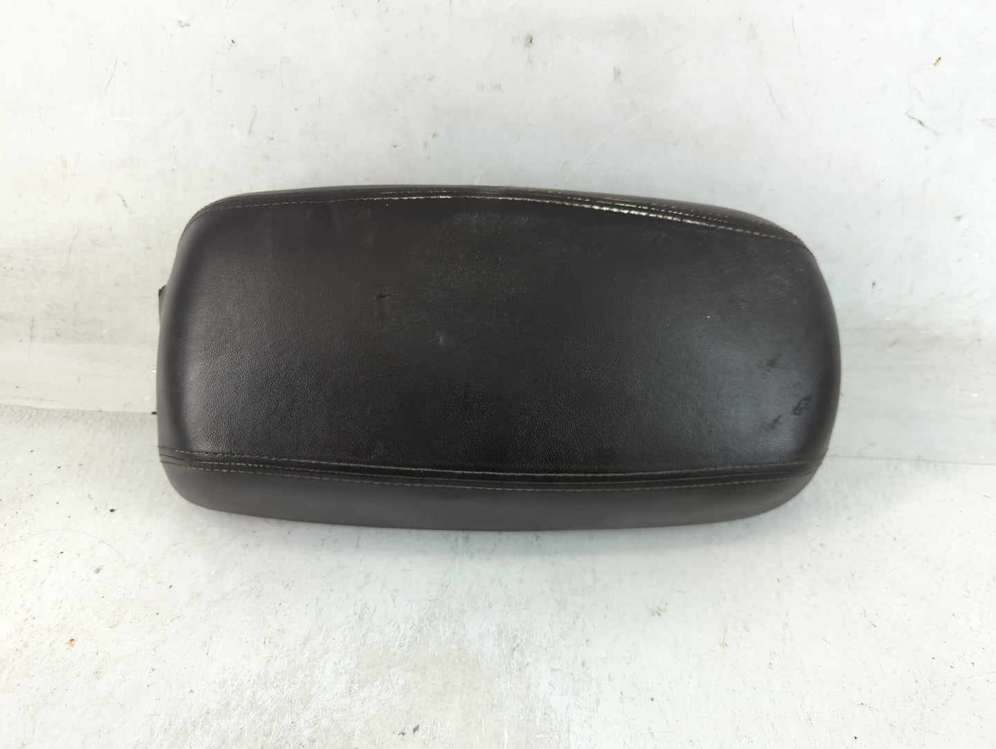 2014-2015 Hyundai Tucson Center Console Armrest Cover Lid Fits Fits 2014 2015 OEM Used Auto Parts - Oemusedautoparts1.com