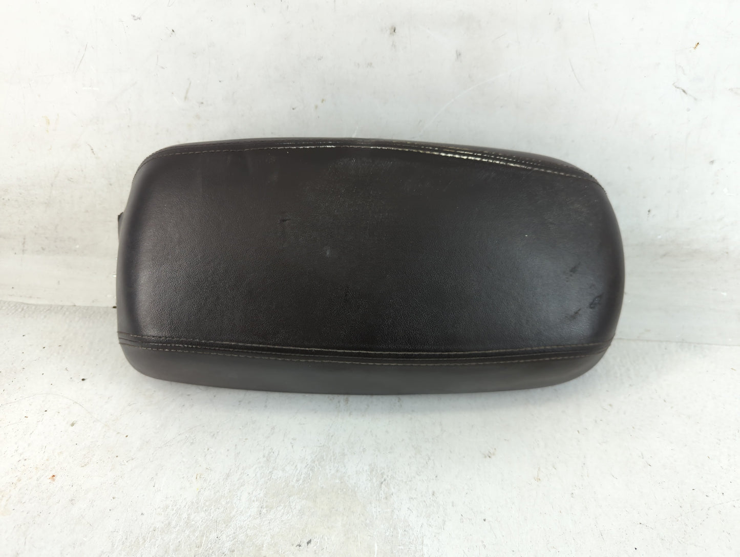 2014-2015 Hyundai Tucson Center Console Armrest Cover Lid Fits Fits 2014 2015 OEM Used Auto Parts - Oemusedautoparts1.com