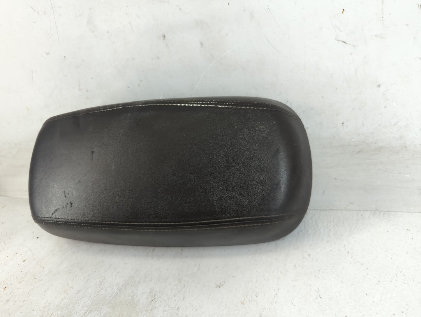 2014-2015 Hyundai Tucson Center Console Armrest Cover Lid Fits Fits 2014 2015 OEM Used Auto Parts - Oemusedautoparts1.com