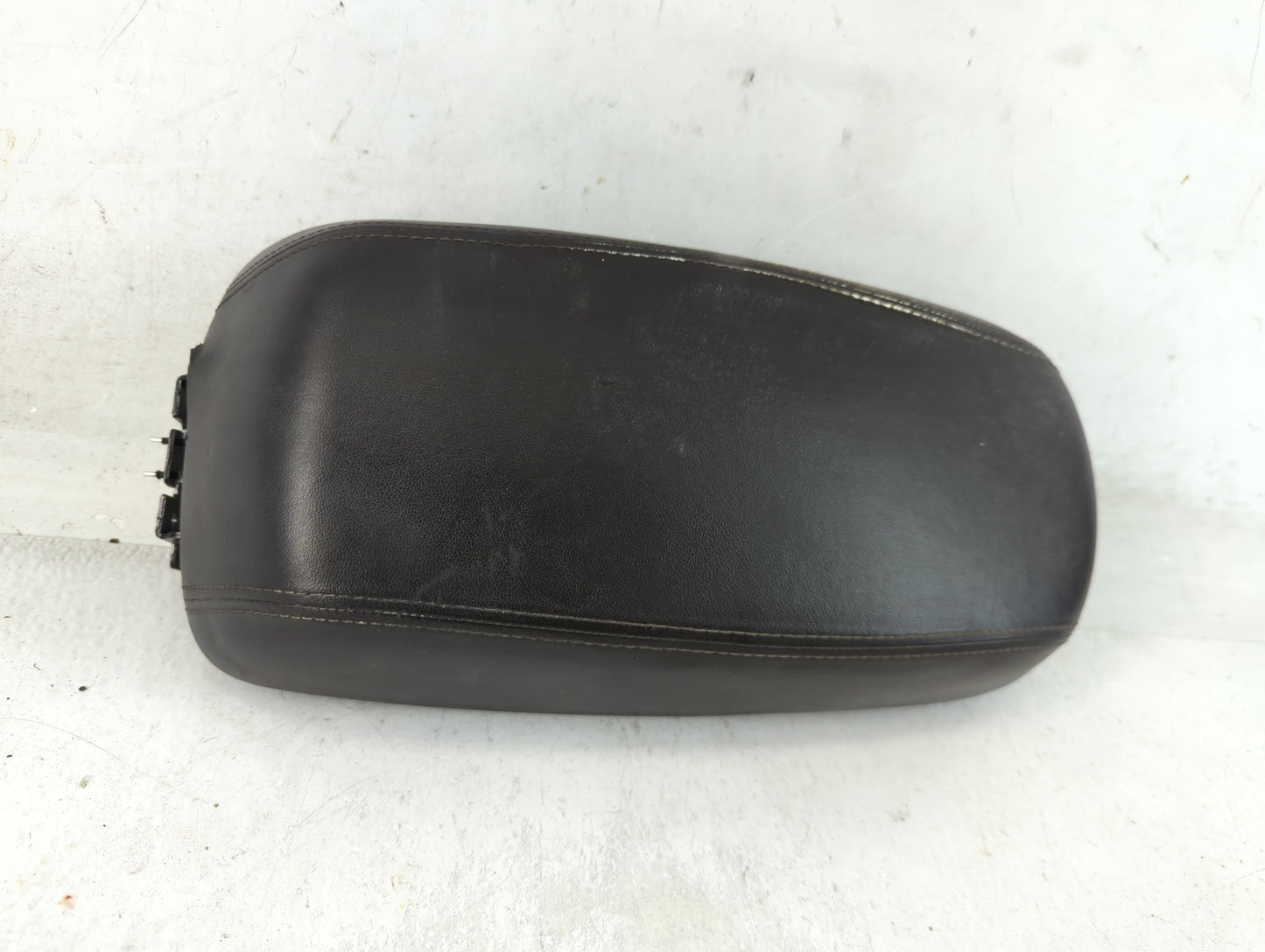 2014-2015 Hyundai Tucson Center Console Armrest Cover Lid Fits Fits 2014 2015 OEM Used Auto Parts - Oemusedautoparts1.com