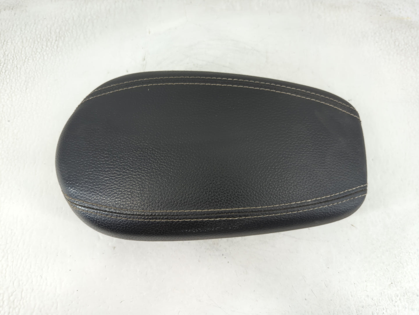 2013-2017 Hyundai Veloster Center Console Armrest Cover Lid P/N:161110 Fits Fits 2013 2014 2015 2016 2017 OEM Used Auto Parts - Oemusedautoparts1.com