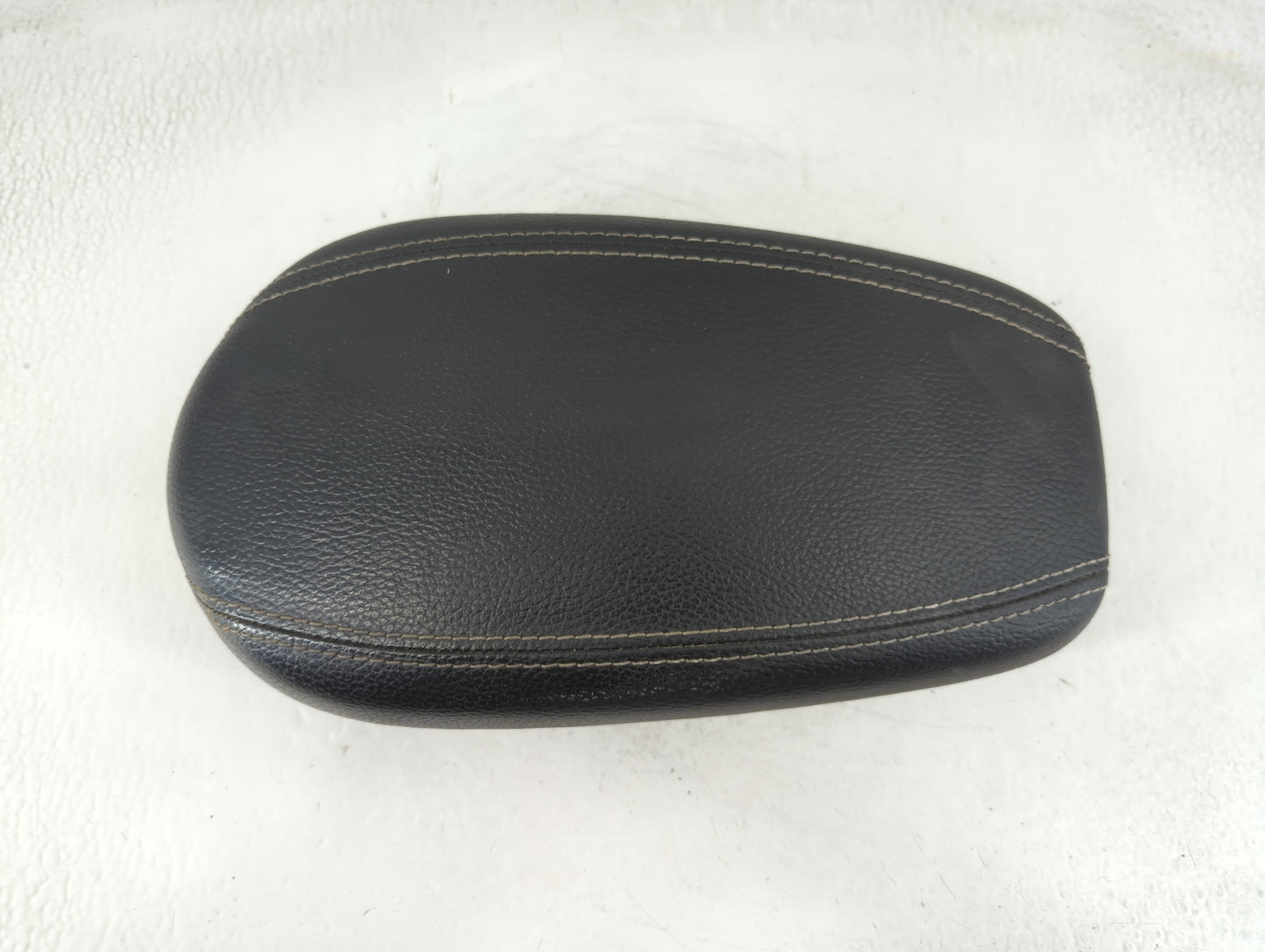 2013-2017 Hyundai Veloster Center Console Armrest Cover Lid P/N:161110 Fits Fits 2013 2014 2015 2016 2017 OEM Used Auto Parts - Oemusedautoparts1.com