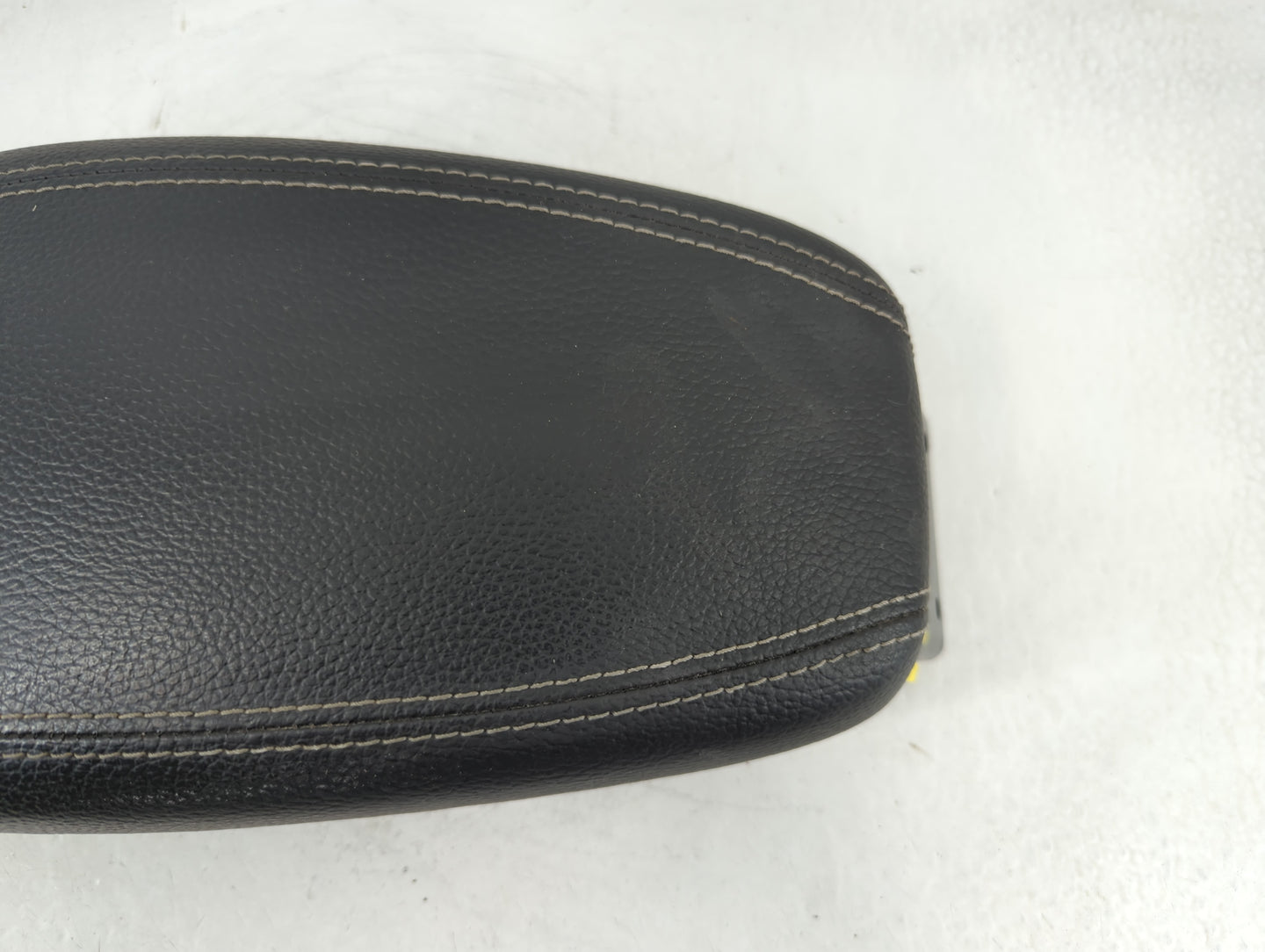 2013-2017 Hyundai Veloster Center Console Armrest Cover Lid P/N:161110 Fits Fits 2013 2014 2015 2016 2017 OEM Used Auto Parts - Oemusedautoparts1.com