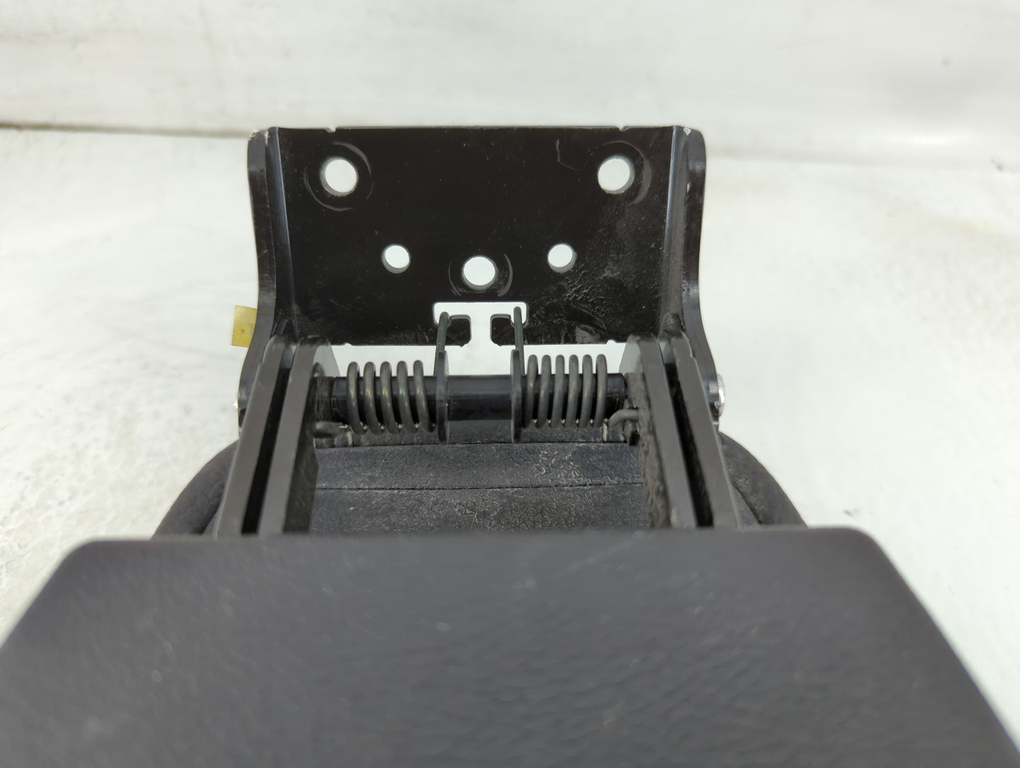 2013-2017 Hyundai Veloster Center Console Armrest Cover Lid P/N:161110 Fits Fits 2013 2014 2015 2016 2017 OEM Used Auto Parts - Oemusedautoparts1.com