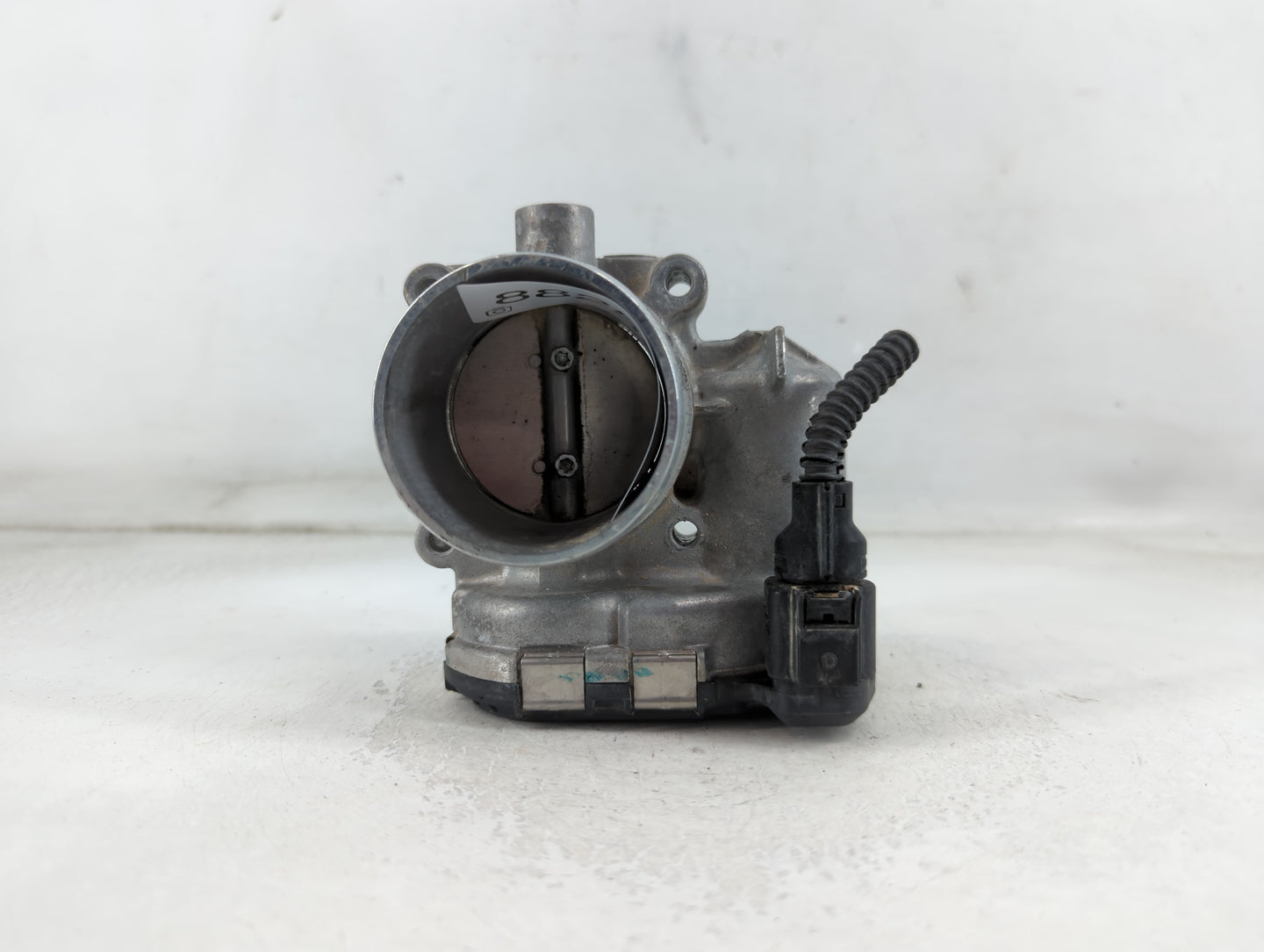 2014-2017 Volkswagen Jetta Throttle Body P/N:06K 133 062 E Fits Fits 2014 2015 2016 2017 OEM Used Auto Parts - Oemusedautoparts1.com