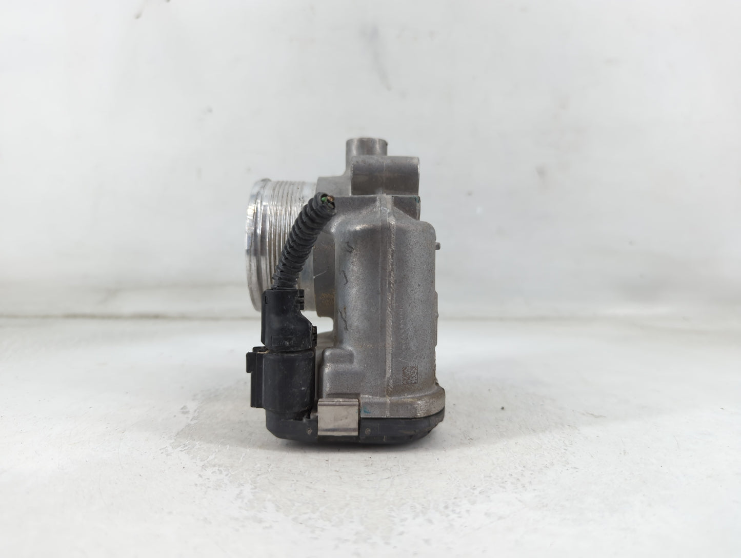2014-2017 Volkswagen Jetta Throttle Body P/N:06K 133 062 E Fits Fits 2014 2015 2016 2017 OEM Used Auto Parts - Oemusedautoparts1.com