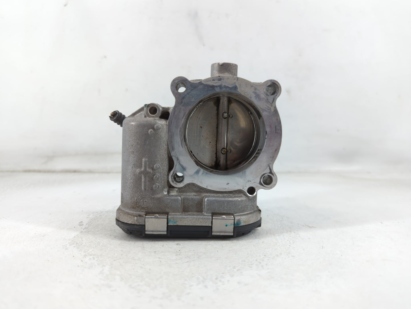 2014-2017 Volkswagen Jetta Throttle Body P/N:06K 133 062 E Fits Fits 2014 2015 2016 2017 OEM Used Auto Parts - Oemusedautoparts1.com