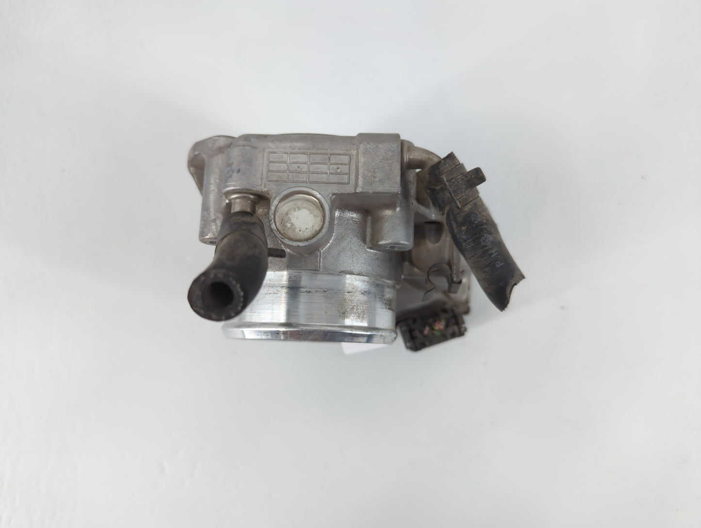 2011-2015 Hyundai Sonata Throttle Body P/N:90 4501 0020 35100-2G800 Fits Fits 2011 2012 2013 2014 2015 2016 OEM Used Auto Parts - Oemusedautoparts1.com