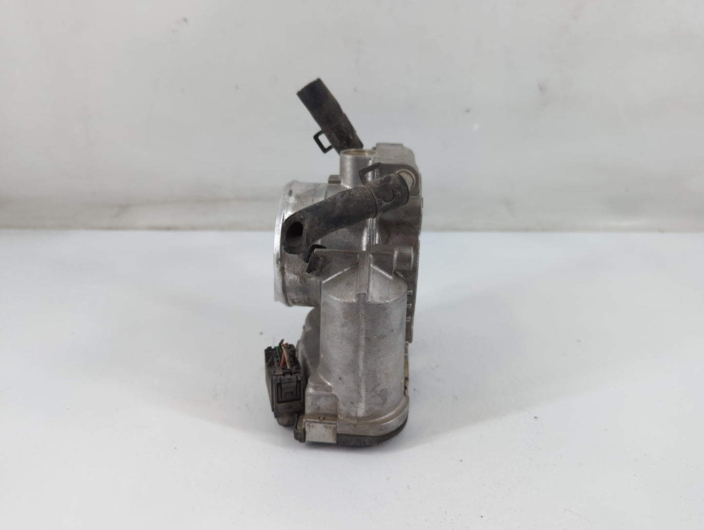 2011-2015 Hyundai Sonata Throttle Body P/N:90 4501 0020 35100-2G800 Fits Fits 2011 2012 2013 2014 2015 2016 OEM Used Auto Parts - Oemusedautoparts1.com