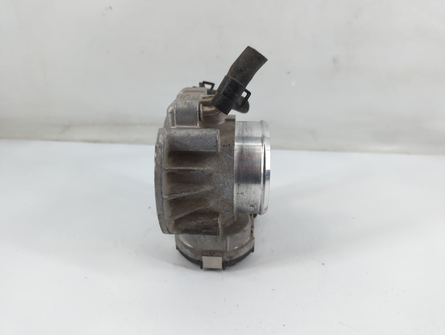 2011-2015 Hyundai Sonata Throttle Body P/N:90 4501 0020 35100-2G800 Fits Fits 2011 2012 2013 2014 2015 2016 OEM Used Auto Parts - Oemusedautoparts1.com