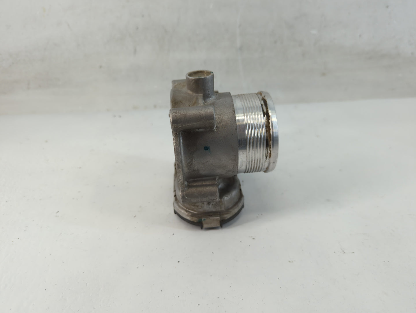 2014-2017 Volkswagen Jetta Throttle Body P/N:06K 133 062 E Fits Fits 2014 2015 2016 2017 OEM Used Auto Parts - Oemusedautoparts1.com