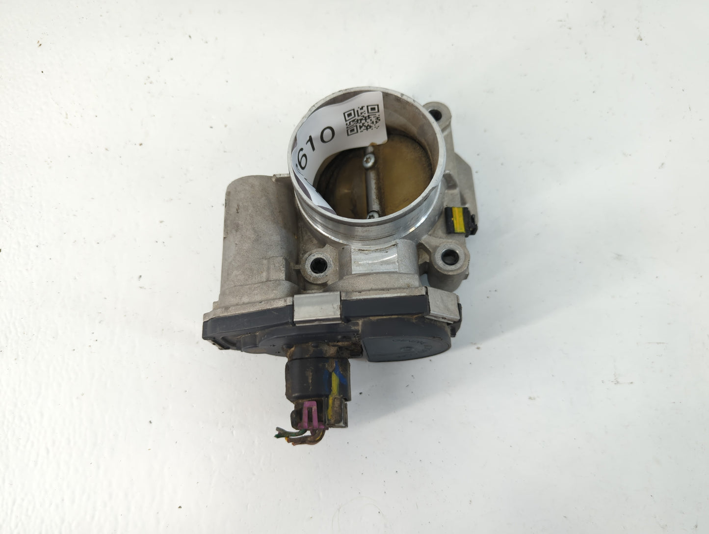 2010-2011 Chevrolet Equinox Throttle Body P/N:0584AA 186AA Fits Fits 2007 2008 2009 2010 2011 2012 OEM Used Auto Parts - Oemusedautoparts1.com