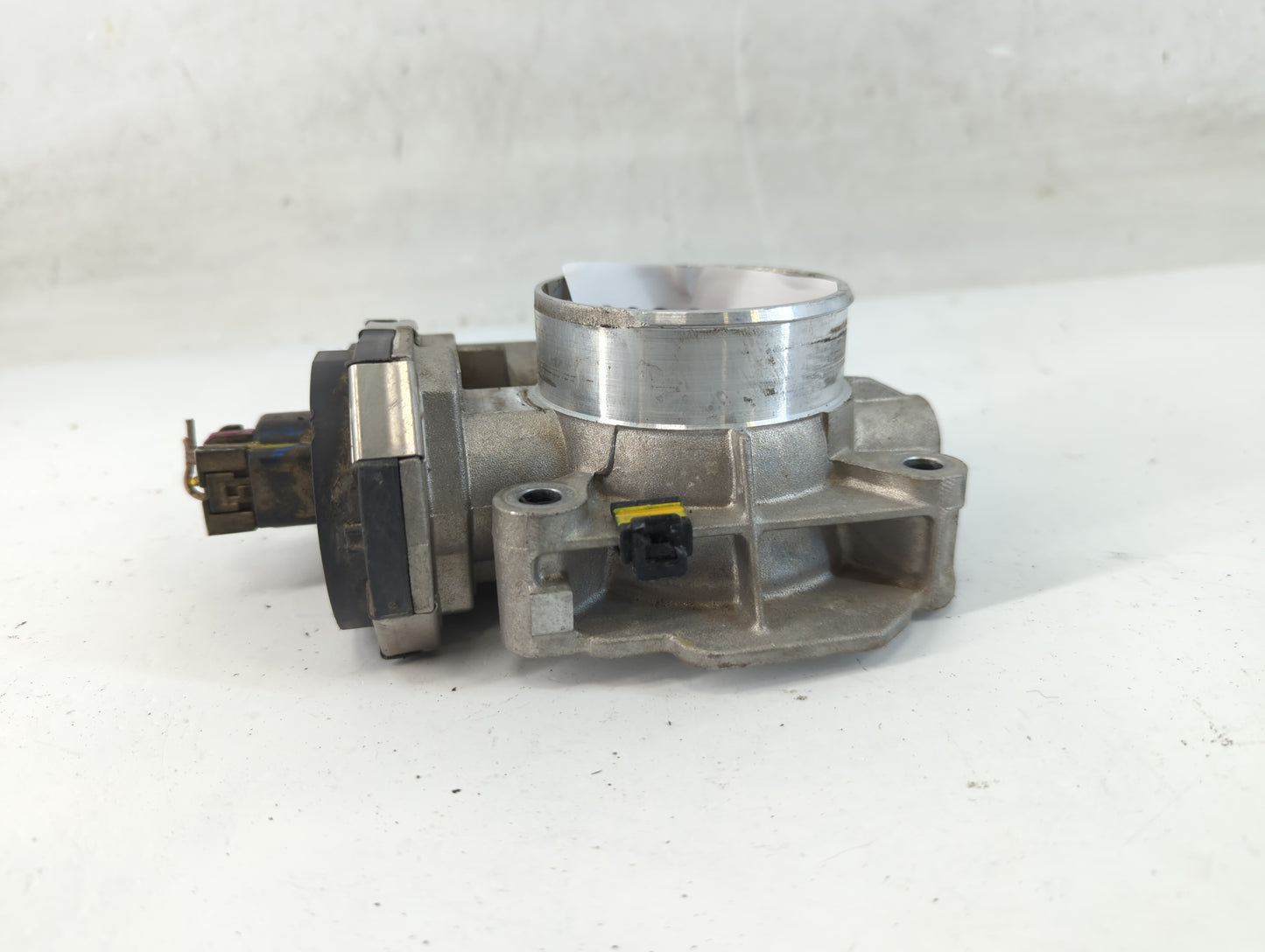 2010-2011 Chevrolet Equinox Throttle Body P/N:0584AA 186AA Fits Fits 2007 2008 2009 2010 2011 2012 OEM Used Auto Parts - Oemusedautoparts1.com