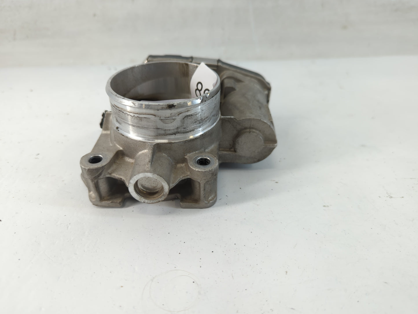 2010-2011 Chevrolet Equinox Throttle Body P/N:0584AA 186AA Fits Fits 2007 2008 2009 2010 2011 2012 OEM Used Auto Parts - Oemusedautoparts1.com