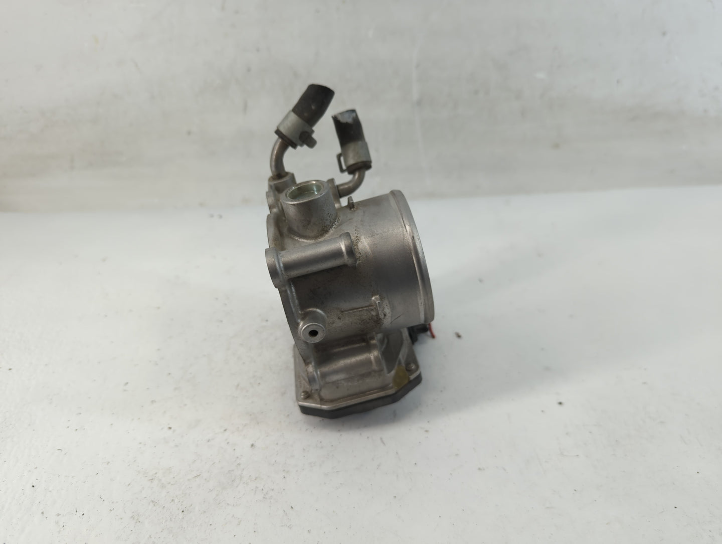 2011-2020 Hyundai Elantra Throttle Body P/N:35100-2E000 Fits Fits 2011 2012 2013 2014 2015 2016 2017 2018 2019 2020 2021 OEM Used Auto Parts - Oemusedautoparts1.com