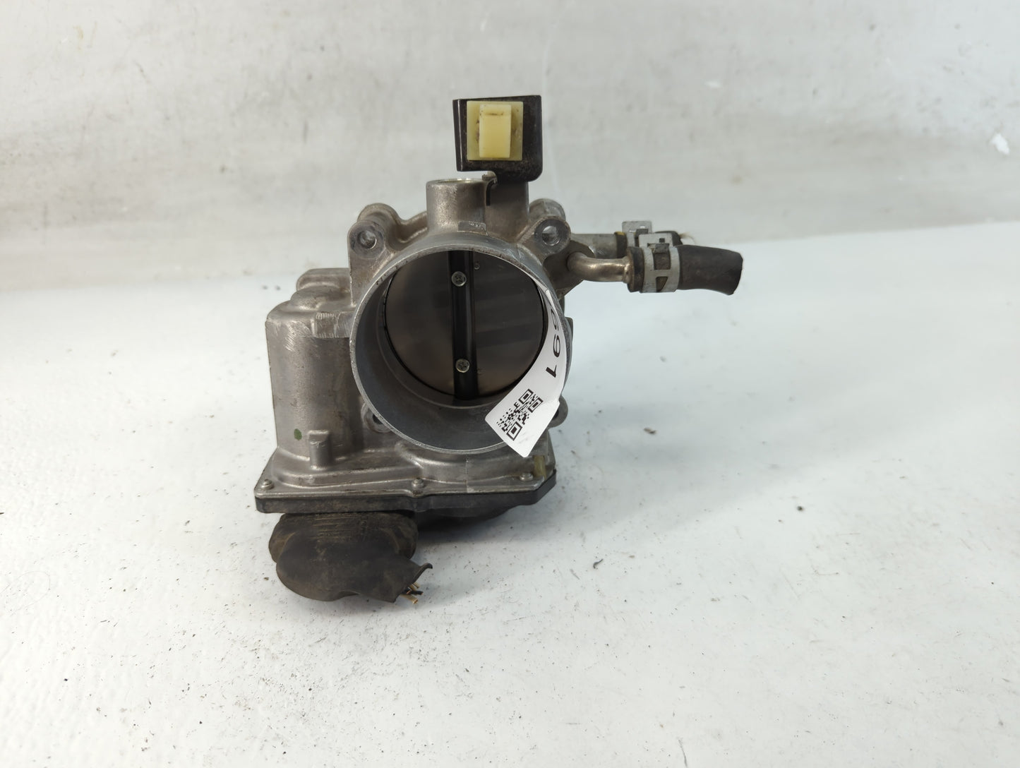 2010-2017 Toyota Camry Throttle Body P/N:22030-0V010 Fits Fits 2009 2010 2011 2012 2013 2014 2015 2016 2017 2018 2019 OEM Used Auto Parts - Oemusedautoparts1.com