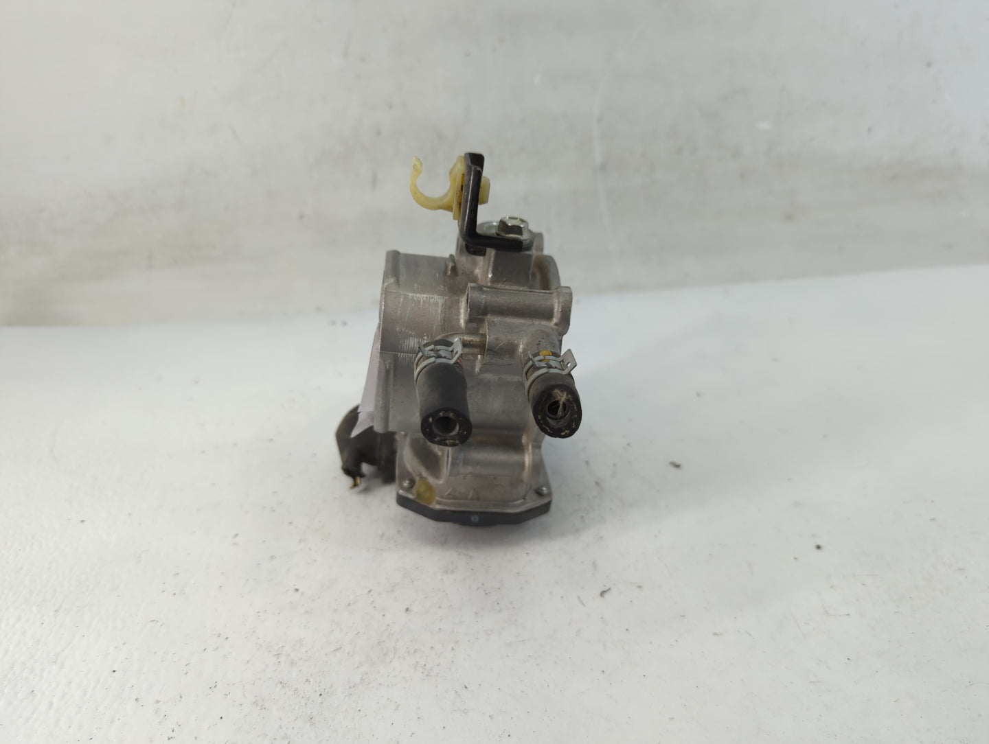 2010-2017 Toyota Camry Throttle Body P/N:22030-0V010 Fits Fits 2009 2010 2011 2012 2013 2014 2015 2016 2017 2018 2019 OEM Used Auto Parts - Oemusedautoparts1.com