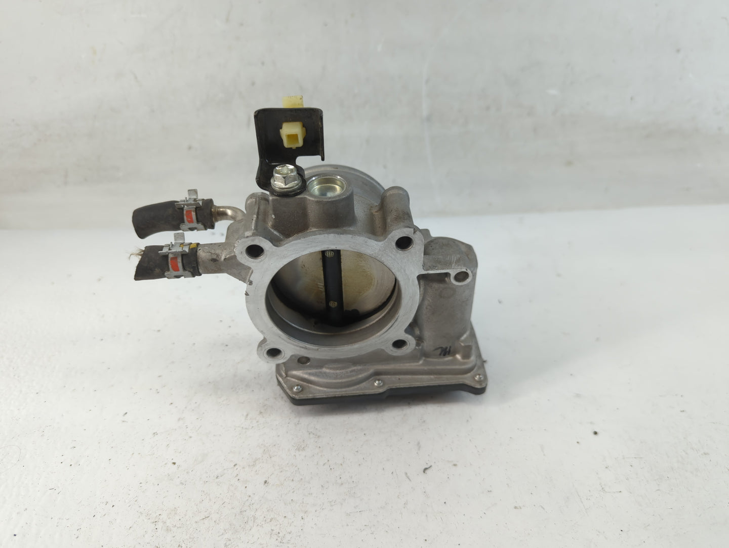 2010-2017 Toyota Camry Throttle Body P/N:22030-0V010 Fits Fits 2009 2010 2011 2012 2013 2014 2015 2016 2017 2018 2019 OEM Used Auto Parts - Oemusedautoparts1.com