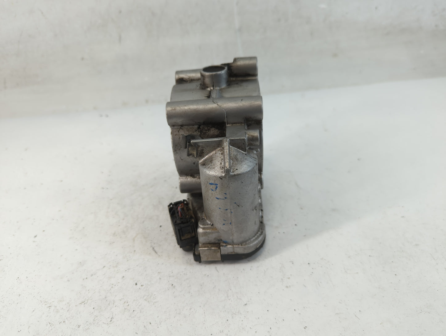 2011-2019 Ford F-350 Super Duty Throttle Body P/N:A 642 090 02 70 Fits Fits 2011 2012 2013 2014 2015 2016 2017 2018 2019 OEM Used Auto Parts