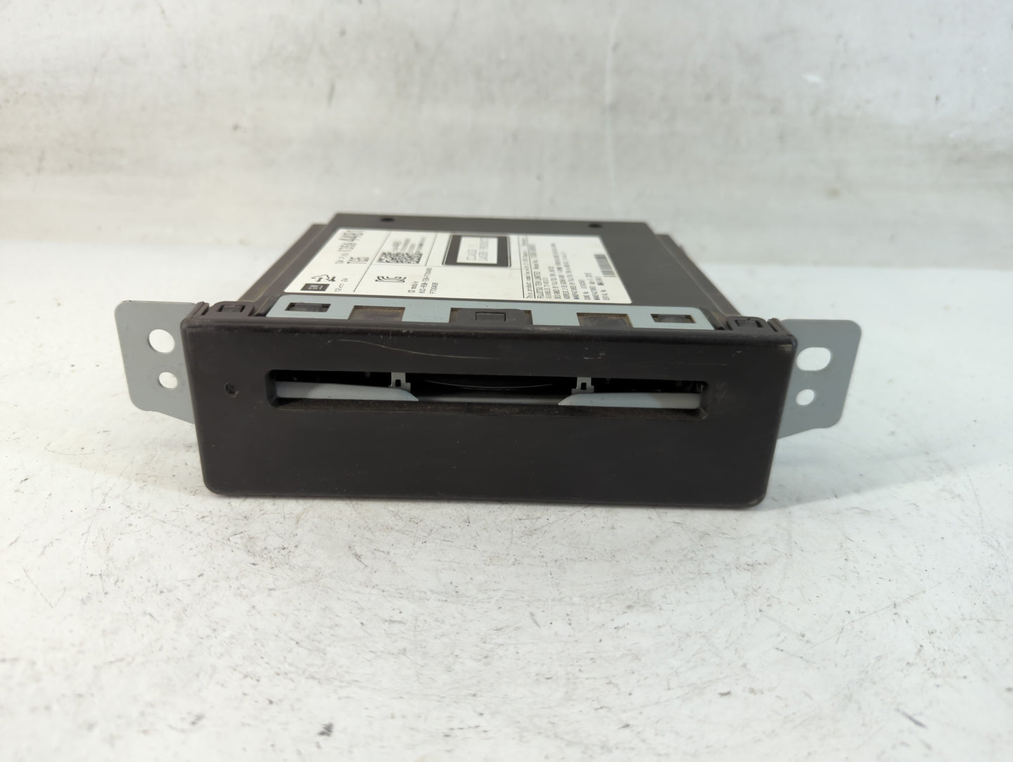 2015-2019 Chevrolet Silverado 1500 Radio AM FM Cd Player Receiver Replacement P/N:13594481 Fits Fits 2015 2016 2017 2018 2019 2020 OEM Used Auto Parts - Oemusedautoparts1.com