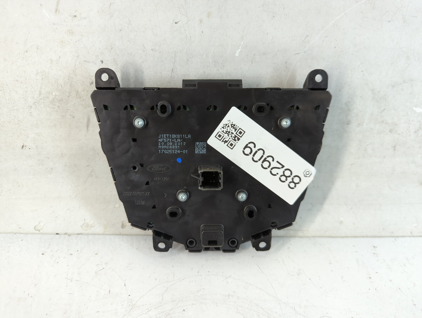 2012-2018 Ford Focus Radio AM FM Cd Player Receiver Replacement P/N:J1ET 18K811 LA Fits Fits 2012 2013 2014 2015 2016 2017 2018 OEM Used Auto Parts