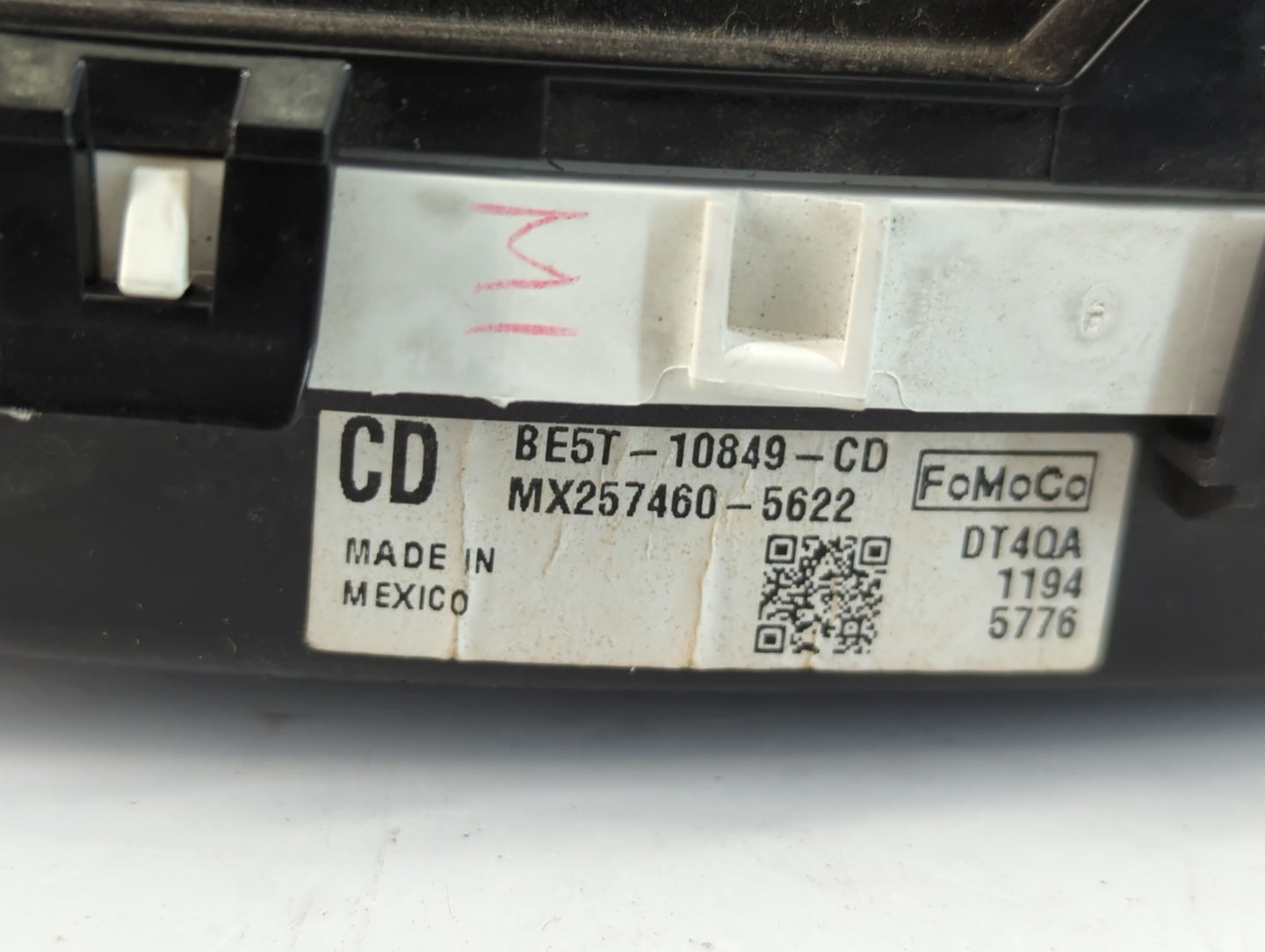 2011-2012 Ford Fusion Instrument Cluster Speedometer Gauges P/N:BE5T-10849-CD Fits Fits 2011 2012 OEM Used Auto Parts - Oemusedautoparts1.com