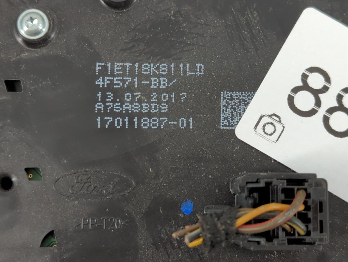 2017-2019 Ford Escape Radio AM FM Cd Player Receiver Replacement P/N:F1ET18K811LD Fits Fits 2015 2016 2017 2018 2019 OEM Used Auto Parts - Oemusedautoparts1.com