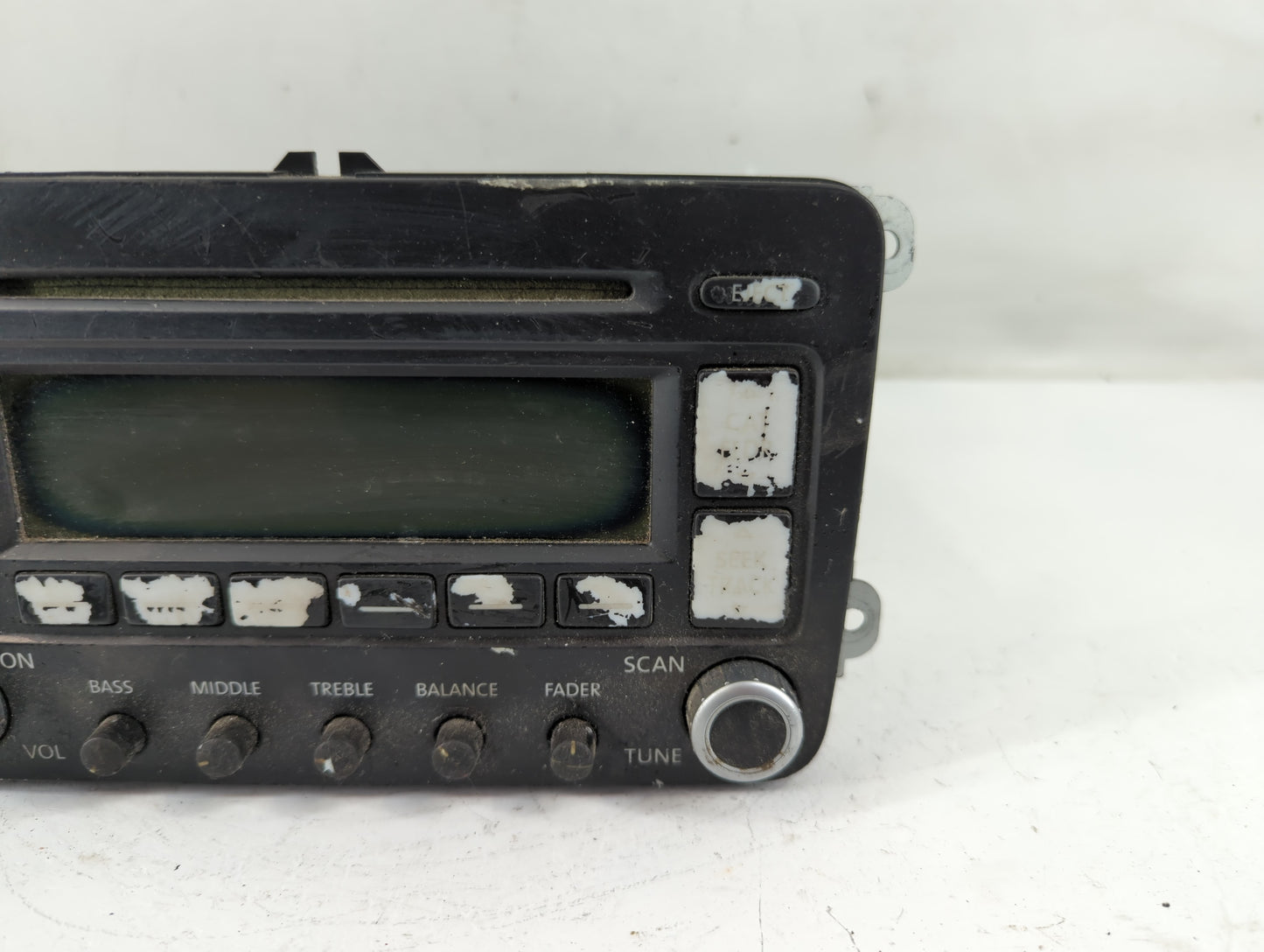 2005-2007 Volkswagen Jetta Radio AM FM Cd Player Receiver Replacement P/N:28032728 Fits Fits 2005 2006 2007 2008 2009 OEM Used Auto Parts - Oemusedautoparts1.com