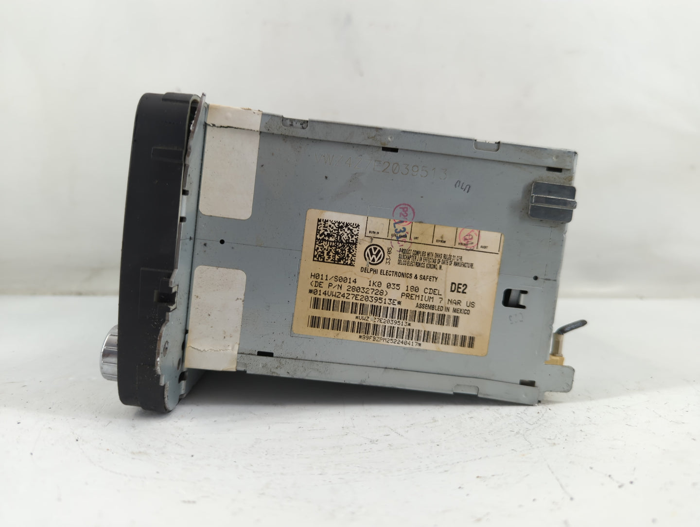 2005-2007 Volkswagen Jetta Radio AM FM Cd Player Receiver Replacement P/N:28032728 Fits Fits 2005 2006 2007 2008 2009 OEM Used Auto Parts - Oemusedautoparts1.com