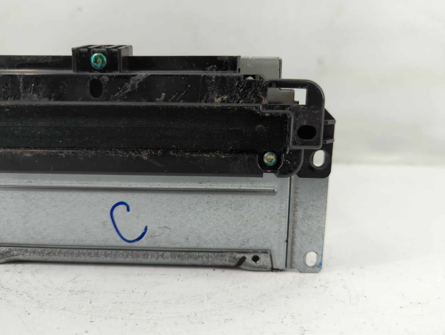 2012 Dodge Journey Radio AM FM Cd Player Receiver Replacement P/N:P05091102AG Fits OEM Used Auto Parts - Oemusedautoparts1.com