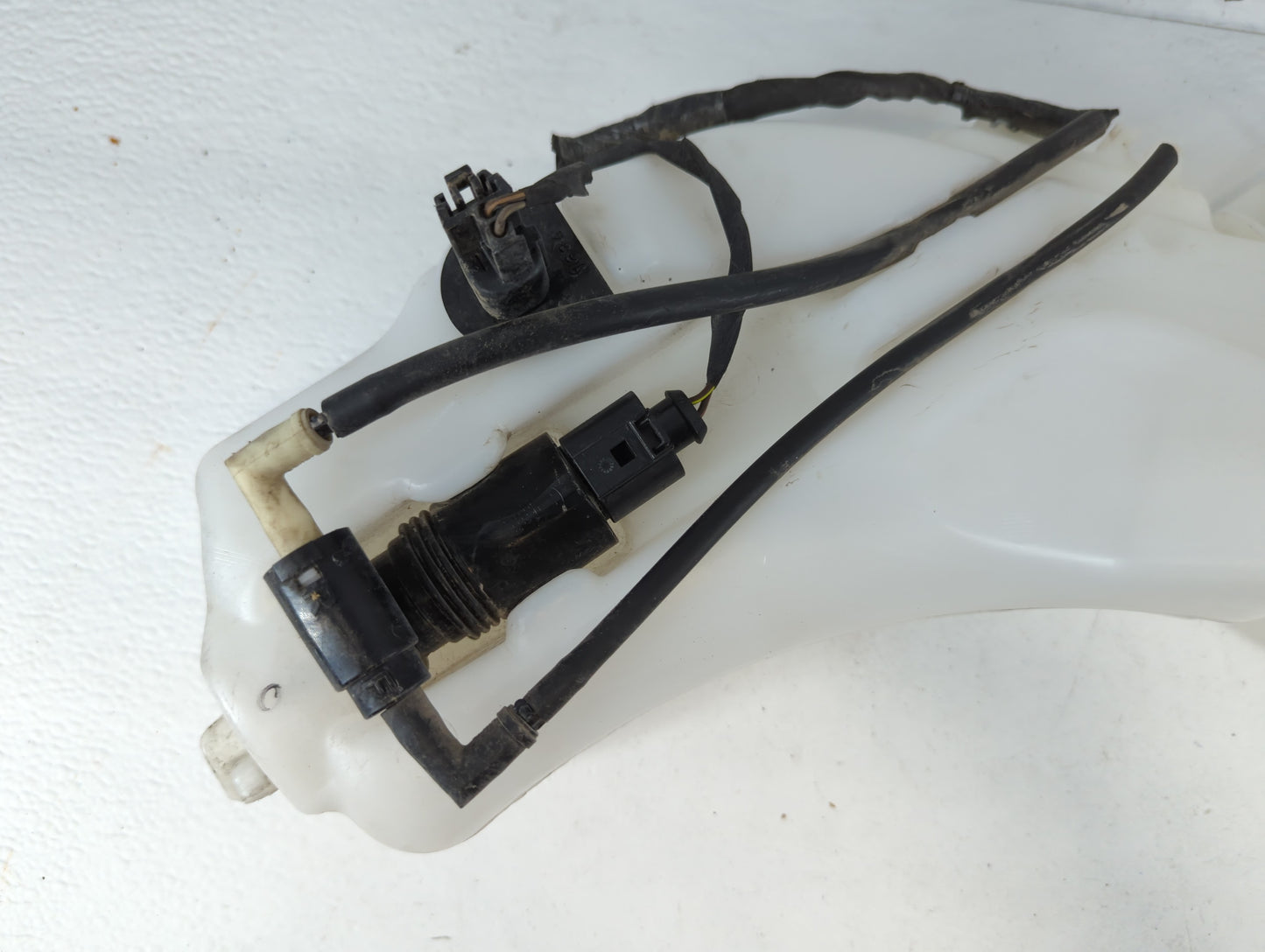 2017 Dodge Journey Windshield Washer Fluid Reservoir Bottle Oem - Oemusedautoparts1.com