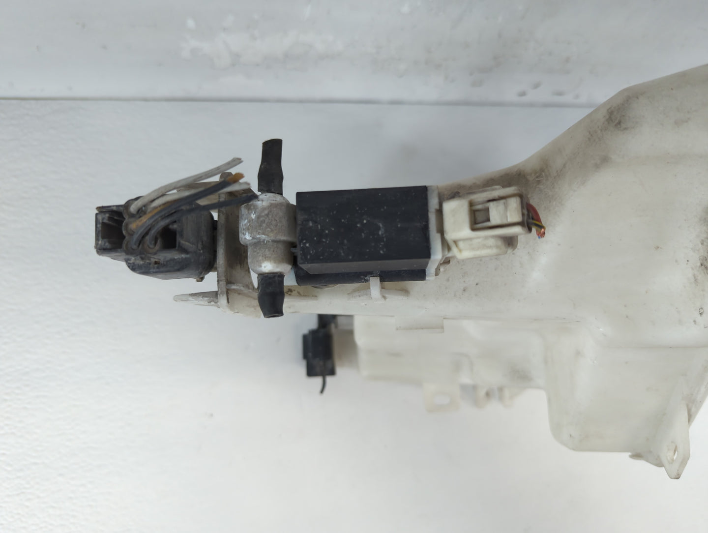 2012-2013 Hyundai Veloster Windshield Washer Fluid Reservoir Bottle Oem - Oemusedautoparts1.com