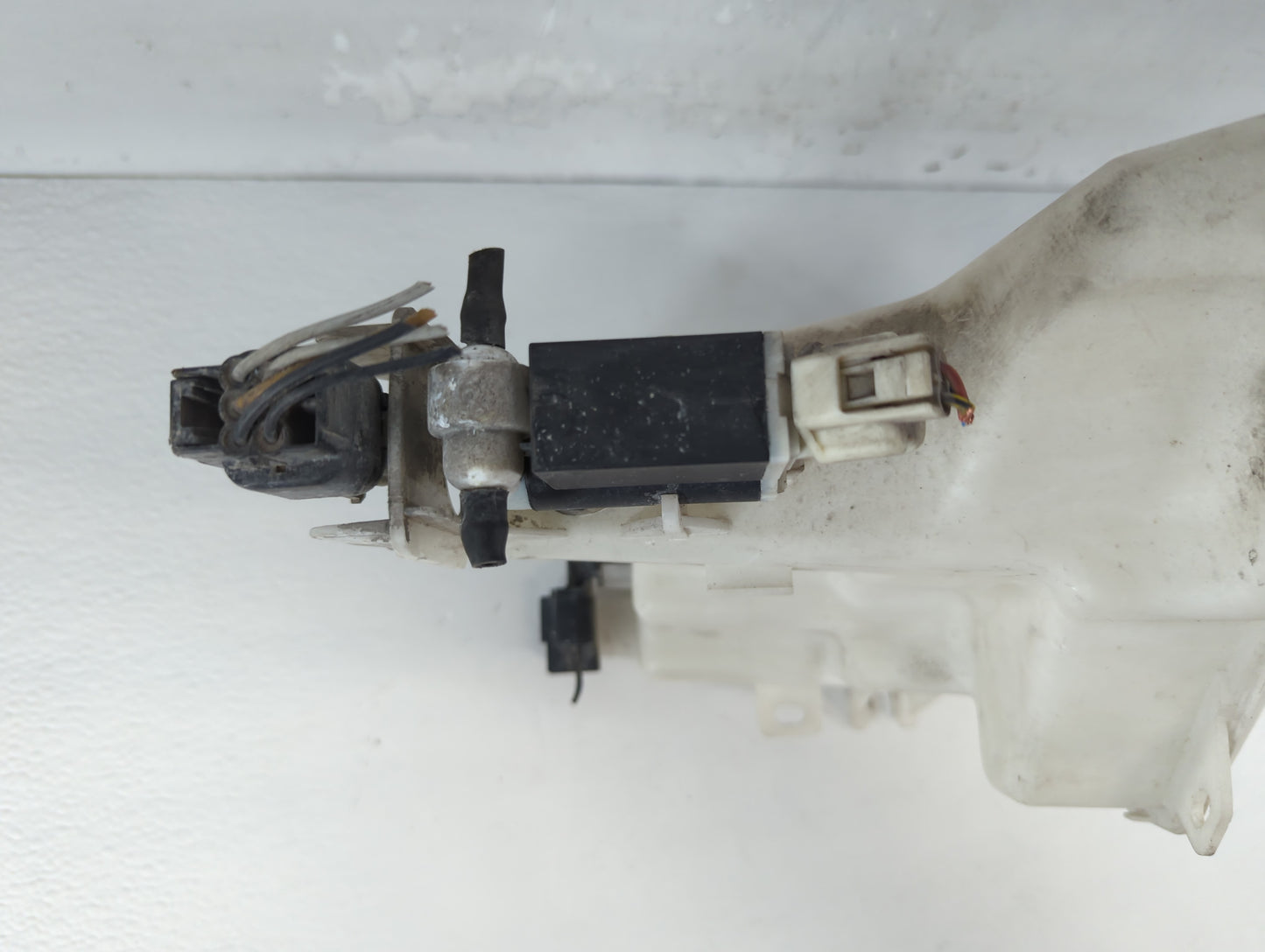 2012-2013 Hyundai Veloster Windshield Washer Fluid Reservoir Bottle Oem - Oemusedautoparts1.com