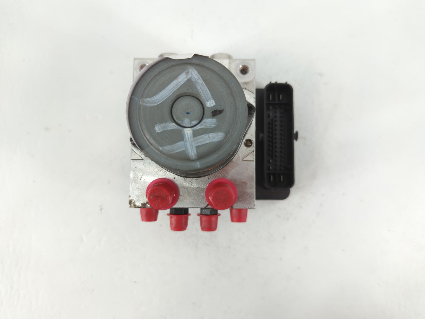 2019-2020 Hyundai Santa Fe ABS Pump Control Module Replacement P/N:61589-43200 58900-S2600 Fits Fits 2019 2020 OEM Used Auto Parts - Oemusedautoparts1.com