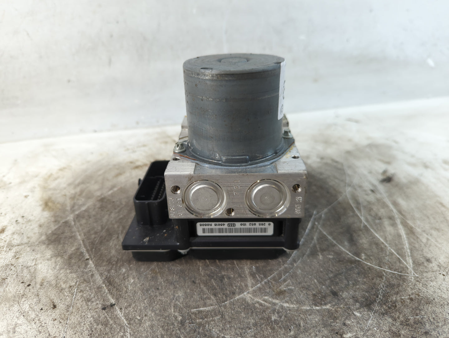 2014-2016 Audi A4 ABS Pump Control Module Replacement P/N:0 265 239 452 8K0 614 517GT Fits Fits 2014 2015 2016 OEM Used Auto Parts - Oemusedautoparts1.com