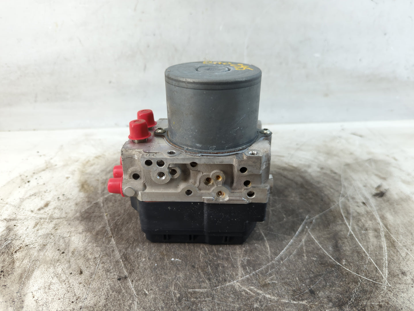 2016-2017 Infiniti Q50 ABS Pump Control Module Replacement P/N:47660 4GK1A 133000-0812 Fits Fits 2016 2017 OEM Used Auto Parts - Oemusedautoparts1.com