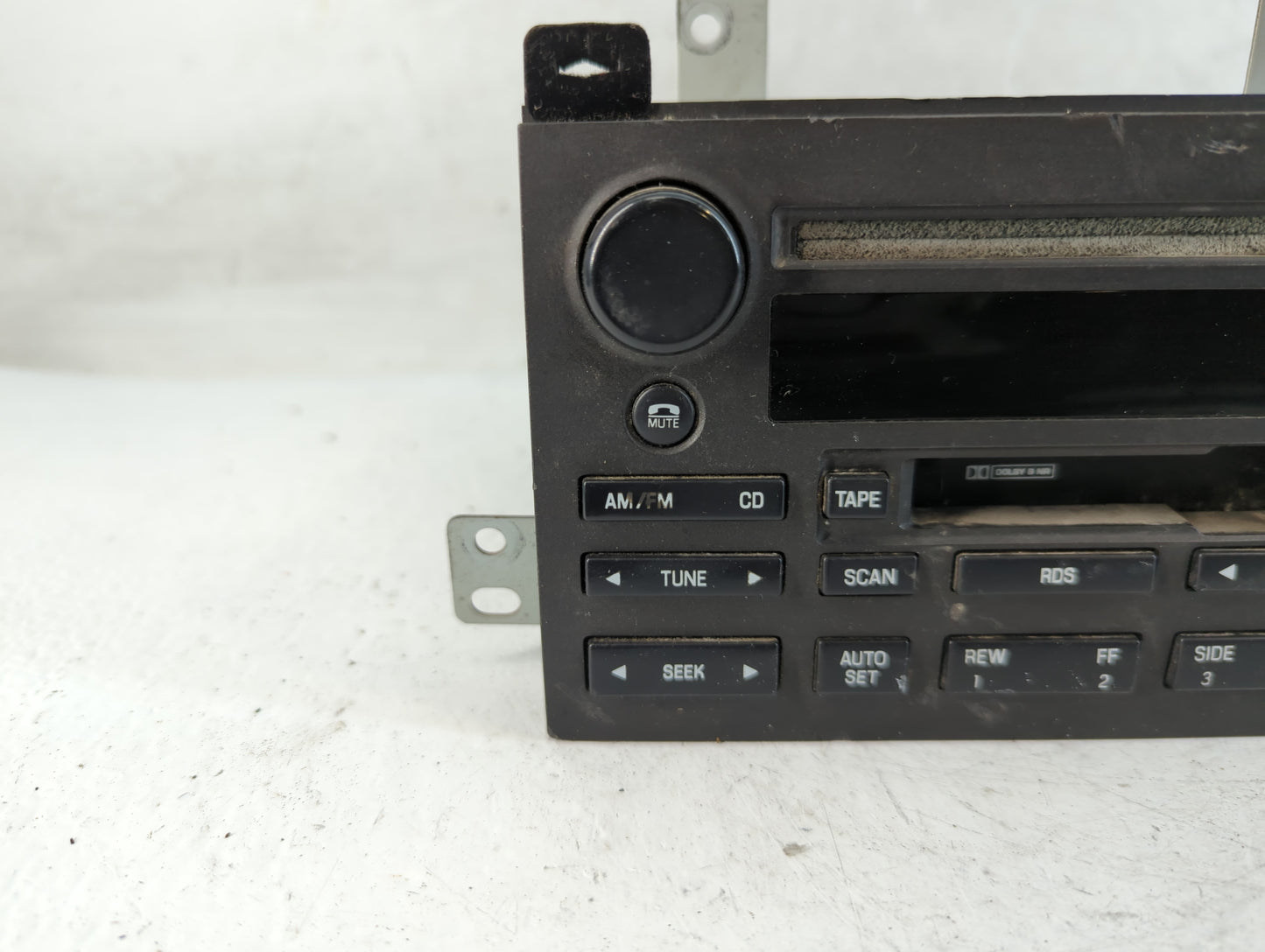 2003-2005 Lincoln Town Car Radio Control Panel - Oemusedautoparts1.com