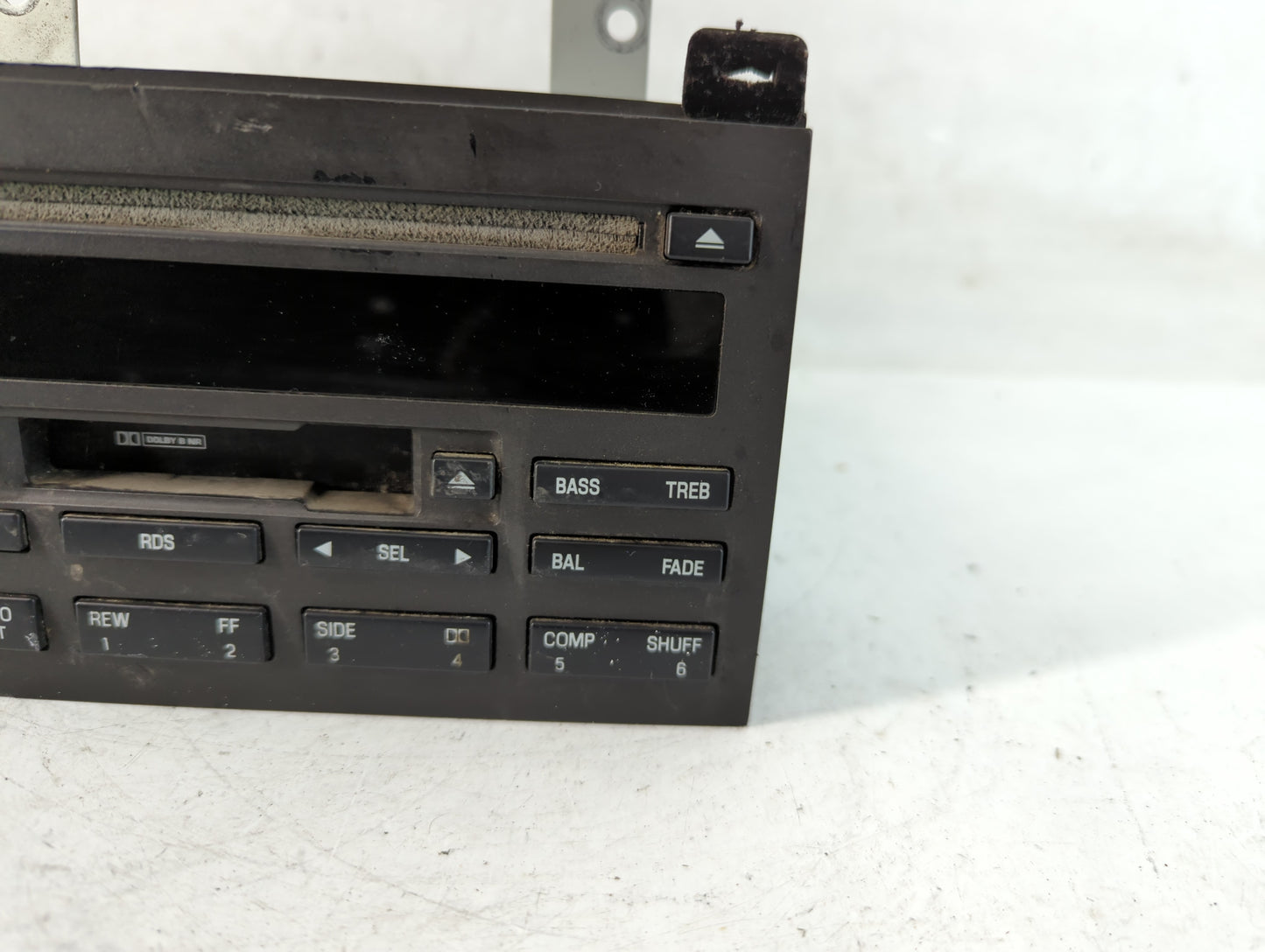 2003-2005 Lincoln Town Car Radio Control Panel - Oemusedautoparts1.com