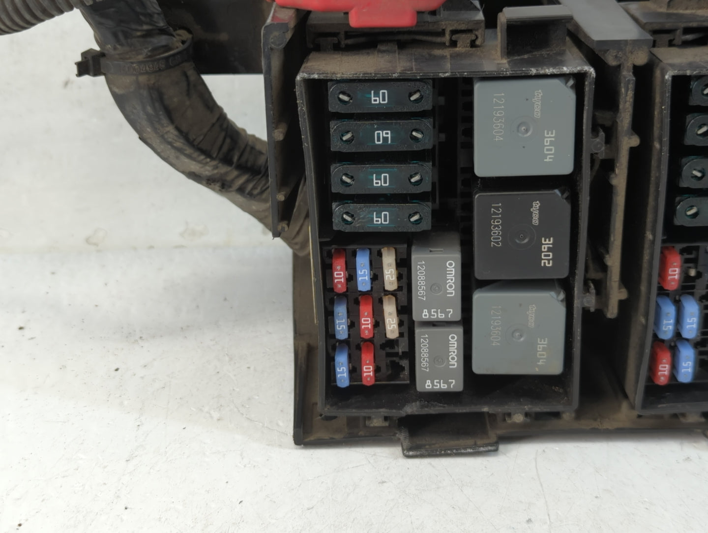 2003 Mercury Montego Fusebox Fuse Box Panel Relay Module Fits OEM Used Auto Parts - Oemusedautoparts1.com