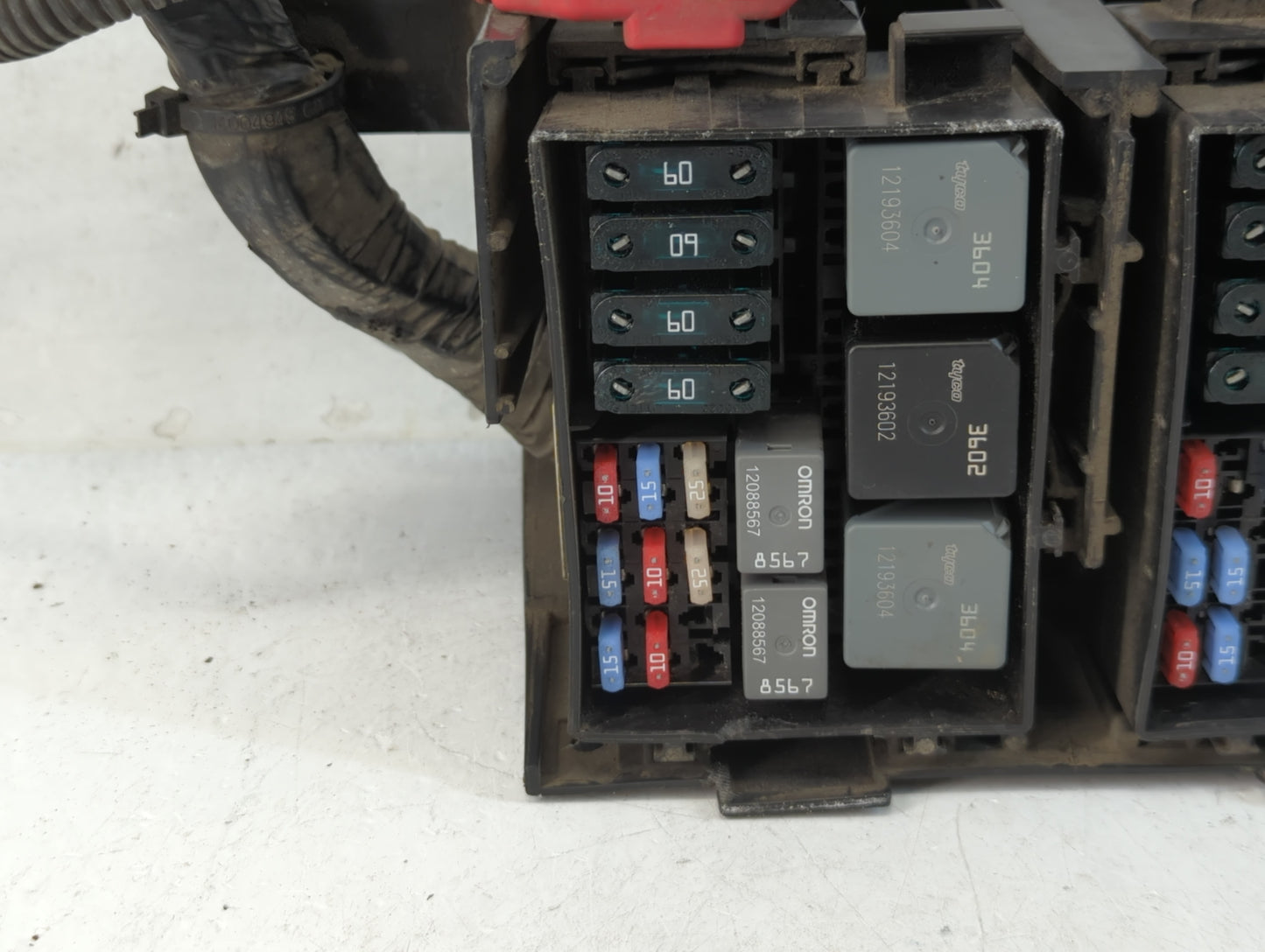 2003 Mercury Montego Fusebox Fuse Box Panel Relay Module Fits OEM Used Auto Parts - Oemusedautoparts1.com