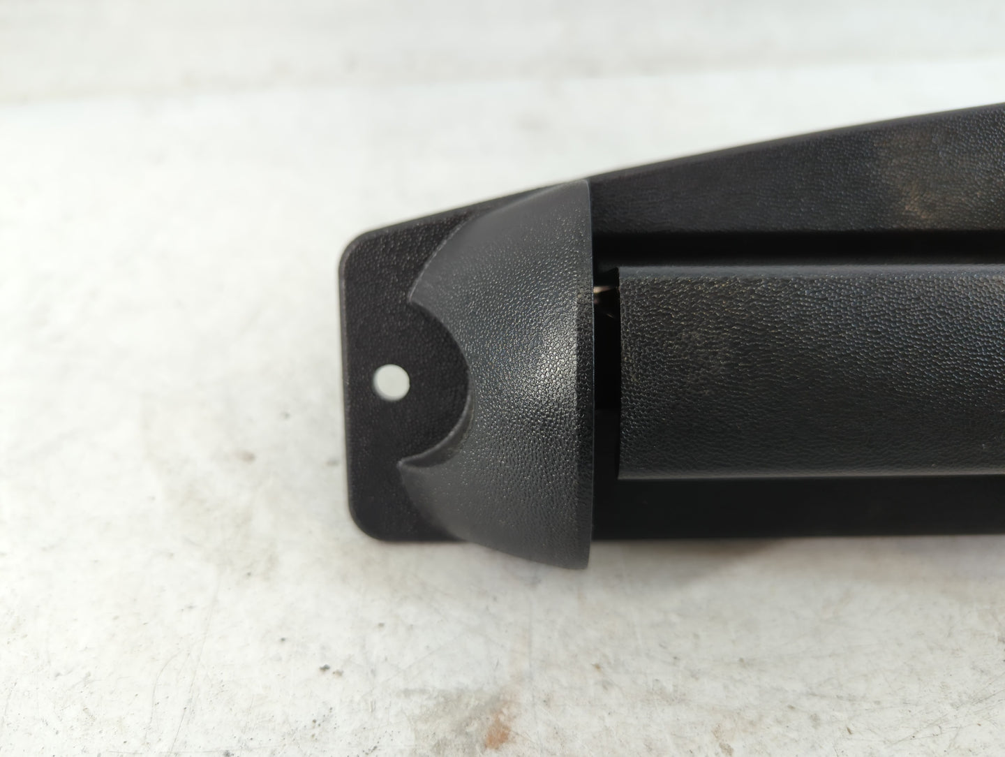2004 Chevrolet Silverado 1500 Drivers Side Inside Front Door Handle Oem - Oemusedautoparts1.com