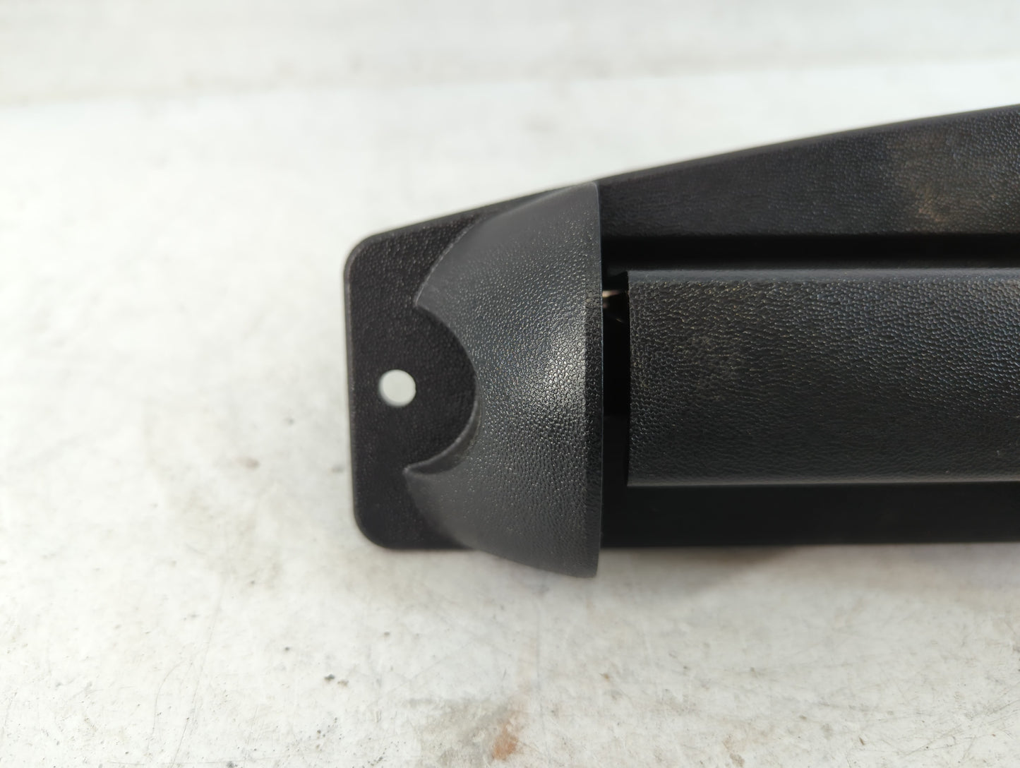 2004 Chevrolet Silverado 1500 Drivers Side Inside Front Door Handle Oem - Oemusedautoparts1.com
