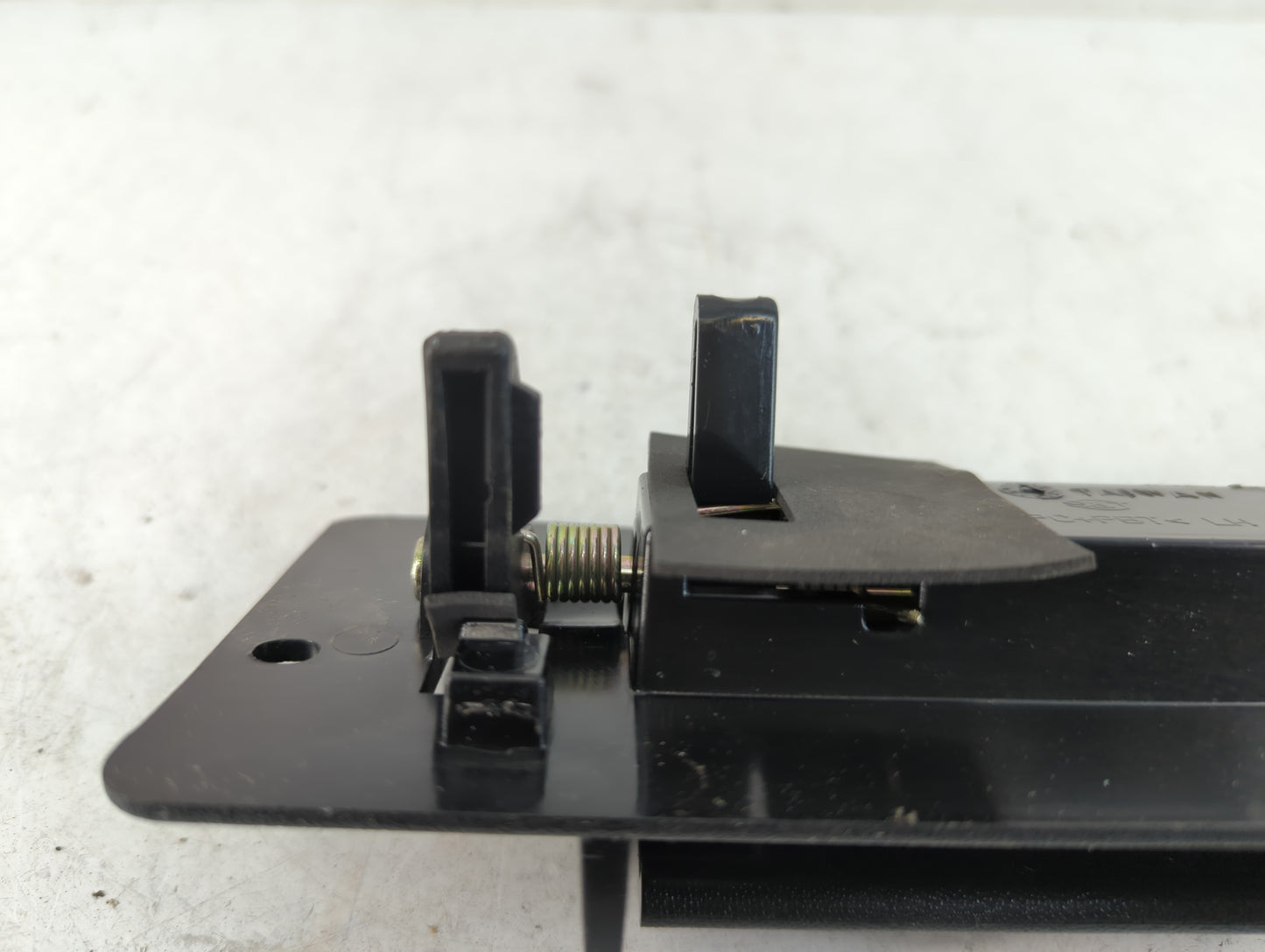 2004 Chevrolet Silverado 1500 Drivers Side Inside Front Door Handle Oem - Oemusedautoparts1.com